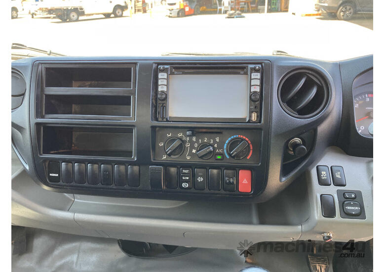 2013 Hino 300 917 Tipper