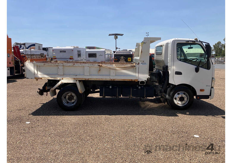 2013 Hino 300 917 Tipper