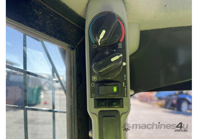 2017 New Holland L220 Skid Steer