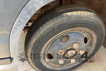 2005 Mitsubishi Fuso Canter L7/800 Table Top