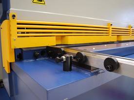 New Machtech ASB 8-4000BA Guillotine - picture0' - Click to enlarge