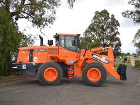DOOSAN DL250- Hyd Hitch - GP Bucket - picture2' - Click to enlarge
