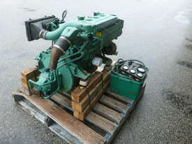 VOLVO PENTA MD30A/ 62HP 4 CYL MARINE DIESEL ENGINE - picture2' - Click to enlarge
