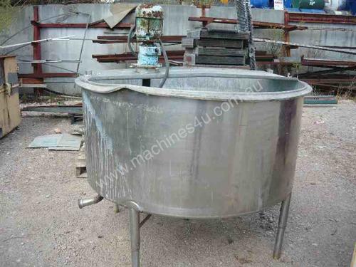 STAINLESS STEEL 1300 LITRE MIXING TANK