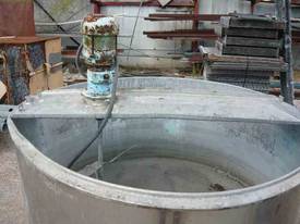 STAINLESS STEEL 1300 LITRE MIXING TANK - picture1' - Click to enlarge