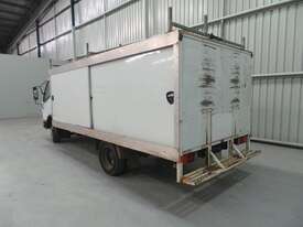 2004 Mitsubishi Canter 2.0 - picture1' - Click to enlarge