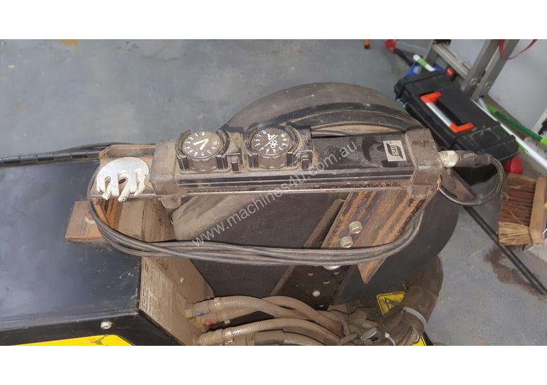 caption ESAB MIG Welder - great condition