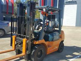 Toyota forklift very low hours - picture0' - Click to enlarge