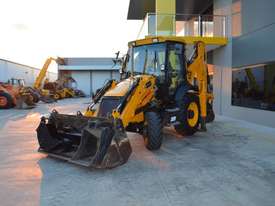 2010 JCB 3CX buckets forks - picture0' - Click to enlarge