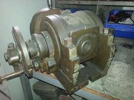Dividing Head with 9