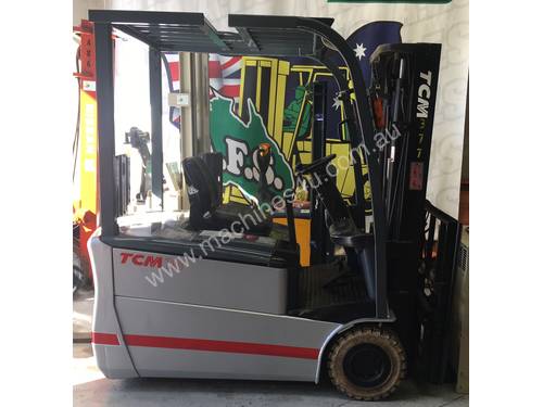 Forklift counterbalance electric
