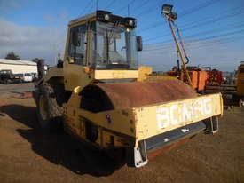 Bomag BW211D-4 Roller - picture1' - Click to enlarge