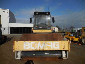 Bomag BW211D-4 Roller - picture2' - Click to enlarge