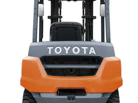 Toyota 3.5 - 5.0 Tonne 8-Series 4-Wheel Forklift - picture0' - Click to enlarge