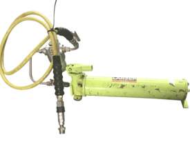 Larzep Hydraulic Porta Power Single Acting Hand Pump W22307 - picture0' - Click to enlarge