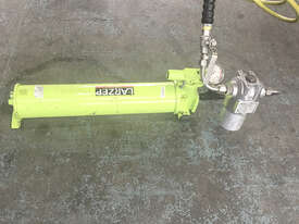 Larzep Hydraulic Porta Power Single Acting Hand Pump W22307 - picture0' - Click to enlarge