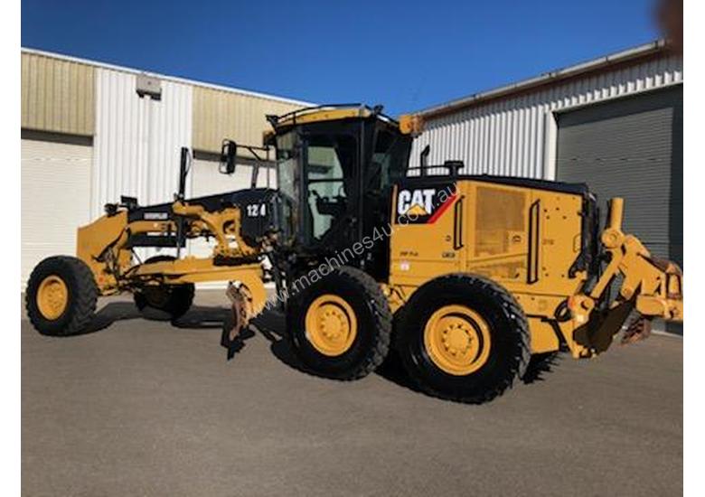 caption Caterpillar 12M Grader