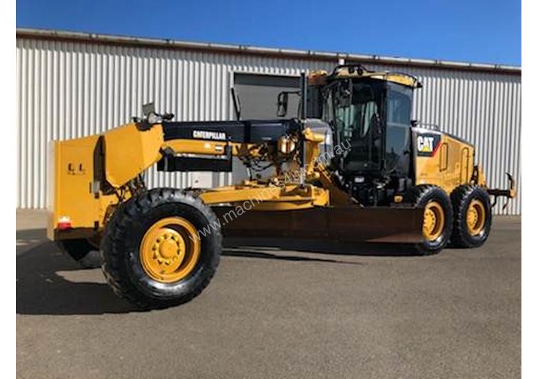 caption Caterpillar 12M Grader