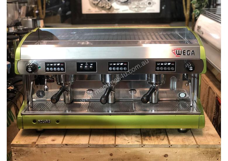 Used wega WEGA POLARIS 3 GROUP METALLIC GREEN ESPRESSO COFFEE MACHINE