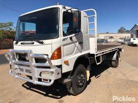 2007 Hino 500 1322 GT8J - picture2' - Click to enlarge