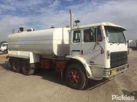 1995 International Acco 2350E - picture0' - Click to enlarge