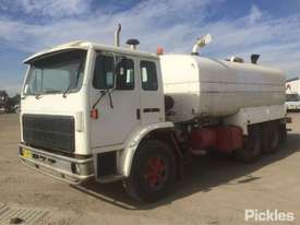1995 International Acco 2350E - picture2' - Click to enlarge