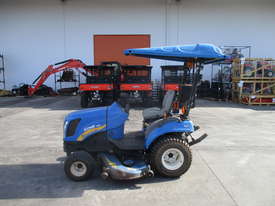 New Holland Compact Tractor - Boomer 1025 - picture0' - Click to enlarge