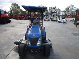 New Holland Compact Tractor - Boomer 1025 - picture0' - Click to enlarge