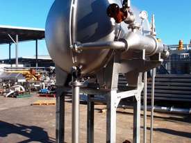 Stainless Steel Storage Tank (Horizontal), Capacity: 1,200Lt - picture0' - Click to enlarge