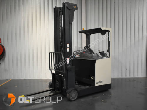 Crown ESR4500 Ride Reach Truck 6.4m Mast Electric Warehouse Forklift Low Hours