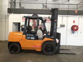 TOYOTA 02-7FG45 31801  **4.5 TON 4500 KG CAPACITY LPG FORKLIFT** 2007 7SERIES MODEL - picture0' - Click to enlarge
