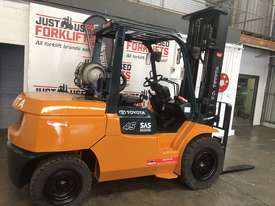TOYOTA 02-7FG45 31801  **4.5 TON 4500 KG CAPACITY LPG FORKLIFT** 2007 7SERIES MODEL - picture1' - Click to enlarge