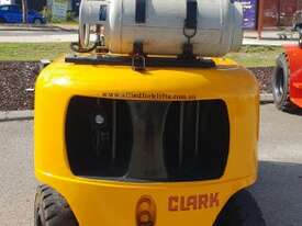 Clark 5000kg LPG Forklift with 4850mm Three Stage Mast, Sideshift & Dual Wheels - picture2' - Click to enlarge