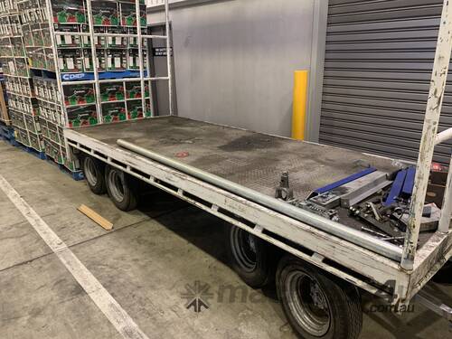 Dual axle 3 Tonne trailer with turntable