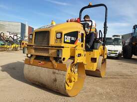 CAT CB2.7 TANDEM STEEL DRUM VIBRATING ROLLER WITH LOW 450HRS - picture0' - Click to enlarge