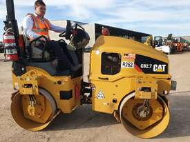 CAT CB2.7 TANDEM STEEL DRUM VIBRATING ROLLER WITH LOW 450HRS - picture1' - Click to enlarge