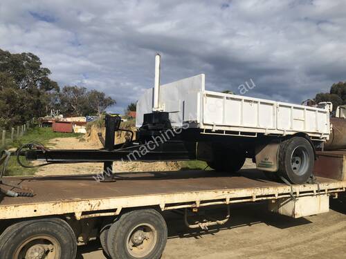 TIPPING TAG TRAILER