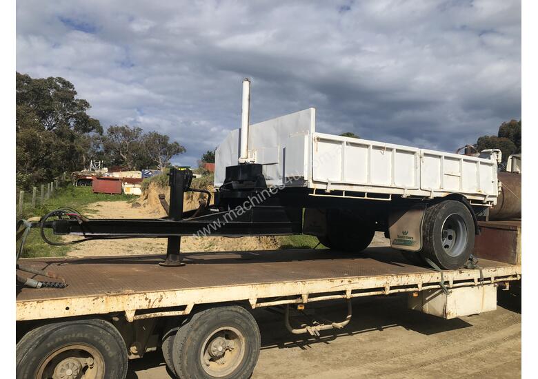 caption TIPPING TAG TRAILER