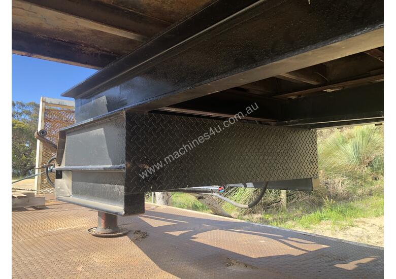 caption TIPPING TAG TRAILER