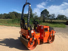 Dynapac CC102 Vibrating Roller Roller/Compacting - picture1' - Click to enlarge