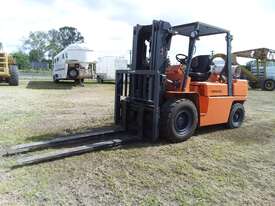 Nissan 4.5 ton Forklift - picture0' - Click to enlarge