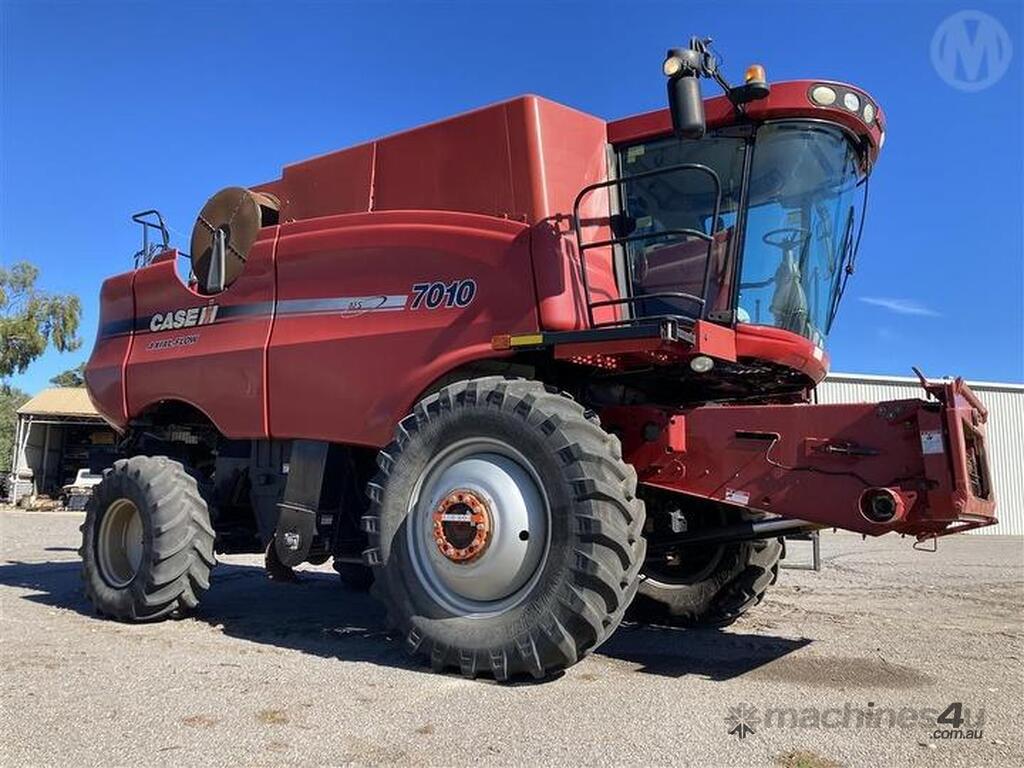 Used Case IH 7010 Combine Harvester in , Listed on Machines4u