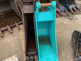 200MM Trench bucket - picture0' - Click to enlarge