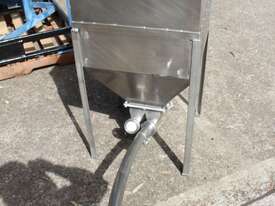 Spring Auger Feeder with Hopper - picture2' - Click to enlarge