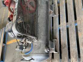 Air Compressor 120 L - picture2' - Click to enlarge