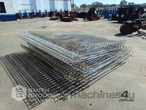 PALLET COMPRISING OF ASSORTED METAL POOL FENCING