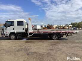 2013 Isuzu FRR600 - picture1' - Click to enlarge