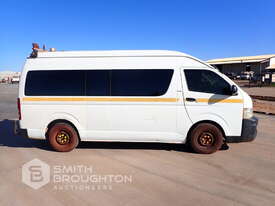 2009 TOYOTA HIACE COMMUTER 12 SEATER VAN - picture0' - Click to enlarge
