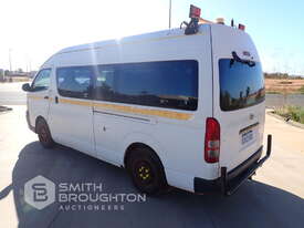 2009 TOYOTA HIACE COMMUTER 12 SEATER VAN - picture2' - Click to enlarge