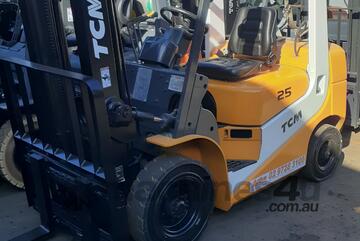 ACTIVE FORKLIFTS - Tcm 2.5 ton forklift for sale 3700mm mast solid tyres ACTIVE FORKLIFTS - Tcm 2.5 ton forklift for sale 3700mm mast solid tyres